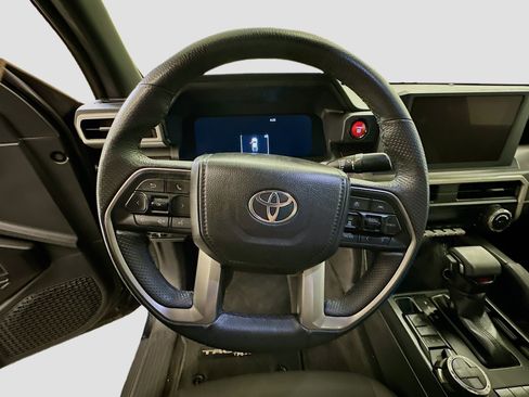 Used 2025 Toyota Tacoma TRD Off-Road image 18