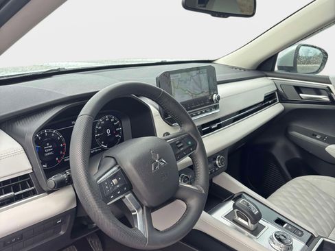 Used 2024 Mitsubishi Outlander SEL image 9