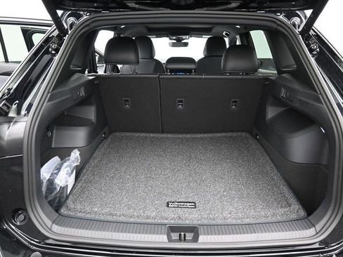 New 2026 Volkswagen Tiguan SE R-Line AWD/4WD image 12