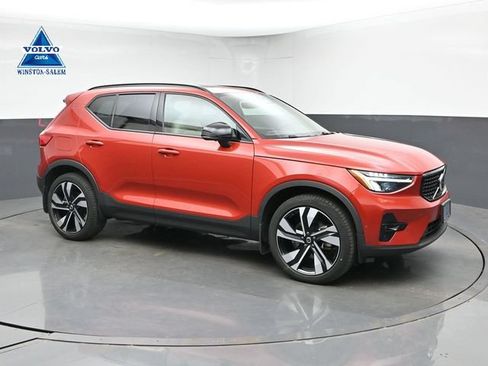 Used 2023 Volvo XC40 B5 Plus w/ Driver Assist Package AWD/4WD image 1