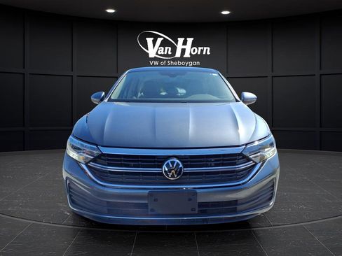 Used 2023 Volkswagen Jetta SE image 47