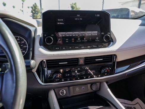 Used 2023 Nissan Rogue SL w/ SL Premium Package image 32