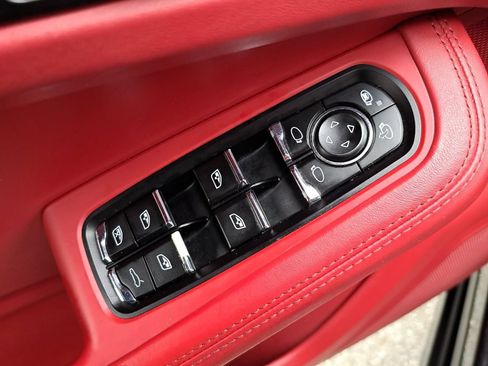 Used 2021 Porsche Macan GTS AWD/4WD image 30