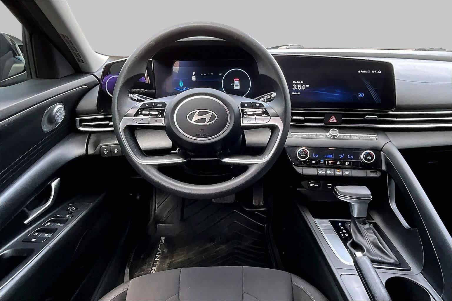 Used 2024 Hyundai Elantra SEL FWD image 8