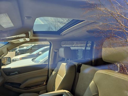 Used 2019 GMC Yukon XL SLT w/ Open Road Package image 9