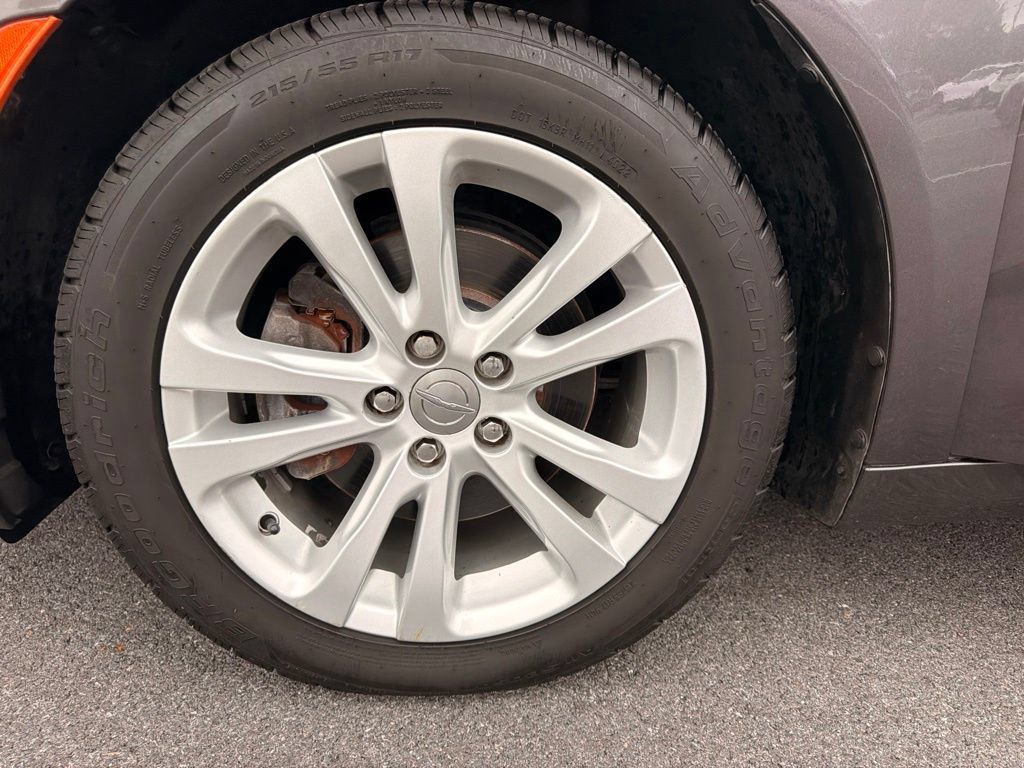 Used 2015 Chrysler 200 Limited w/ Convenience Group FWD image 29