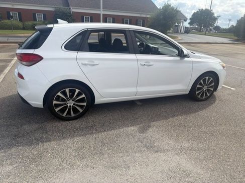 Used 2018 Hyundai Elantra GT w/ Style Package 02 FWD image 8
