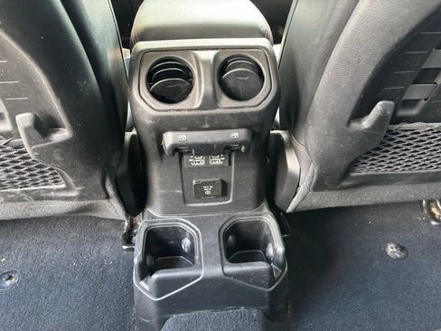 Used 2022 Jeep Gladiator Rubicon w/ LED Lighting Group AWD/4WD image 13