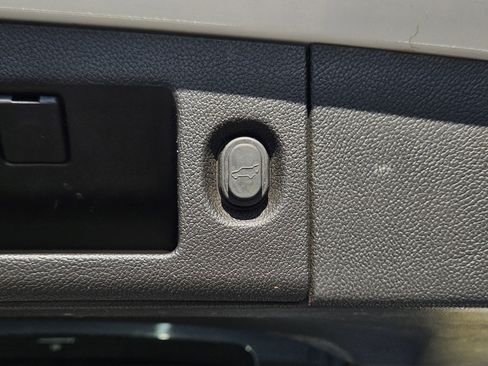 Used 2016 GMC Yukon XL SLT w/ Open Road Package image 11