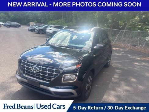 Used 2023 Hyundai Venue SEL FWD image 1