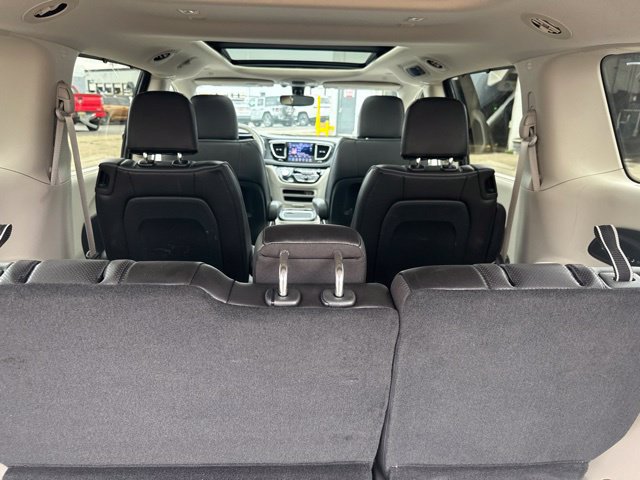 Used 2020 Chrysler Pacifica Limited FWD image 25