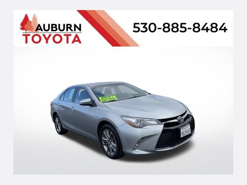 Used 2015 Toyota Camry SE FWD image 1