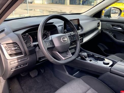 Used 2025 Nissan Rogue SV AWD/4WD image 17