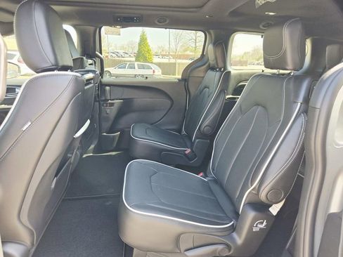 New 2026 Chrysler Pacifica Limited w/ Uconnect Theater Family Group FWD image 13