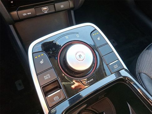 Used 2022 Kia Niro EX image 16