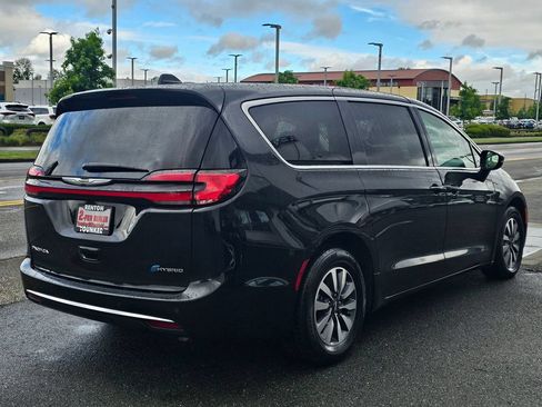 Used 2023 Chrysler Pacifica Touring-L FWD image 5