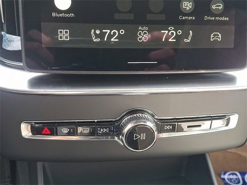 New 2026 Volvo XC90 B6 Plus w/ Protection Package Premier image 9