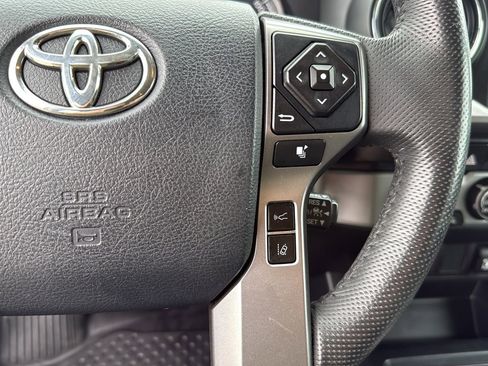 Used 2019 Toyota Tacoma SR5 AWD/4WD image 15