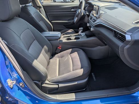 Used 2025 Nissan Altima 2.5 SV FWD image 33
