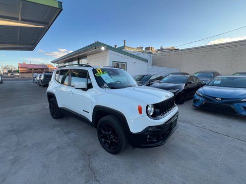 Used 2017 Jeep Renegade Altitude AWD/4WD image 2