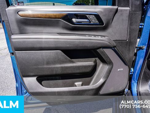 Used 2025 Chevrolet Suburban High Country AWD/4WD image 56