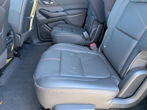 Used 2023 Chevrolet Traverse RS image 9