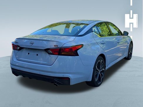 Used 2025 Nissan Altima 2.5 SR FWD image 4