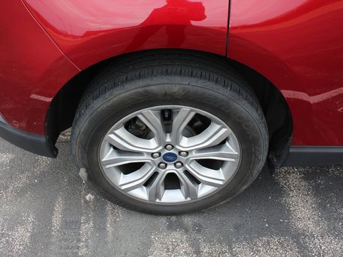 Used 2019 Ford Edge Titanium w/ Equipment Group 301A image 5