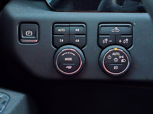 Used 2025 Chevrolet Silverado 1500 LT Trail Boss w/ Convenience Package II image 24