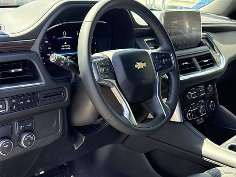Used 2024 Chevrolet Suburban LT RWD image 9