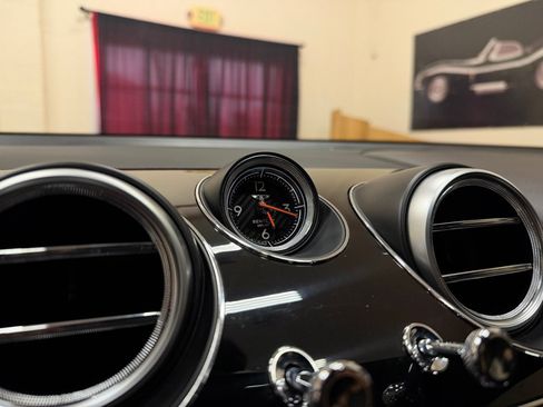 Used 2017 Bentley Bentayga AWD/4WD image 52