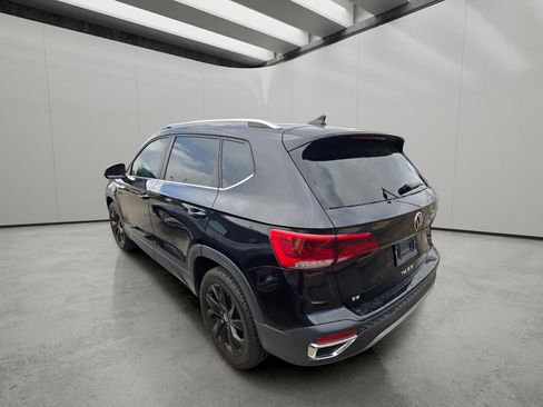 Used 2023 Volkswagen Taos SE w/ Panoramic Sunroof Package FWD image 6