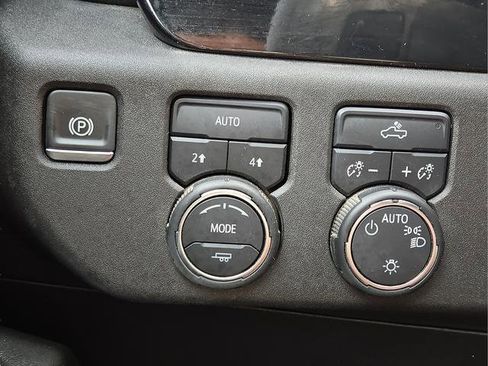 Used 2025 Chevrolet Silverado 1500 LT AWD/4WD image 27
