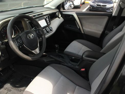 Used 2015 Toyota RAV4 LE AWD/4WD image 9