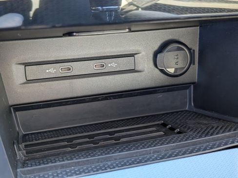 Used 2025 Volkswagen Taos SE w/ Panoramic Sunroof Package image 22