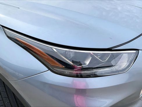 Used 2020 Toyota Highlander Limited FWD image 28