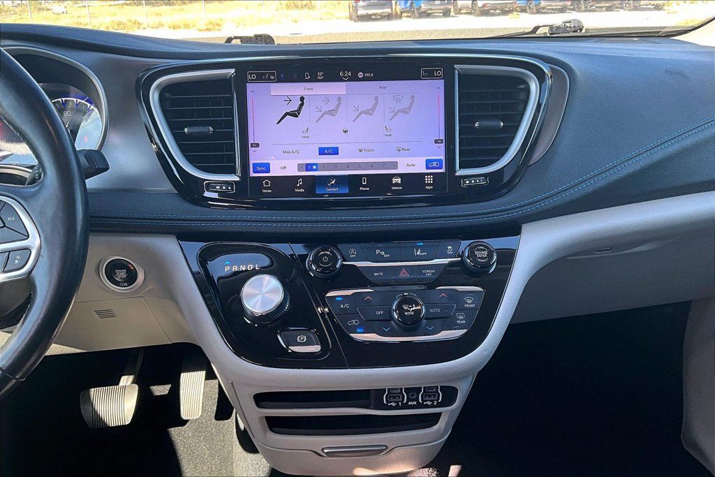 Used 2021 Chrysler Pacifica Touring-L AWD/4WD image 7