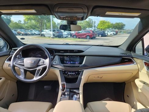 Used 2017 Cadillac XT5 Luxury w/ Driver Awareness Package FWD image 19