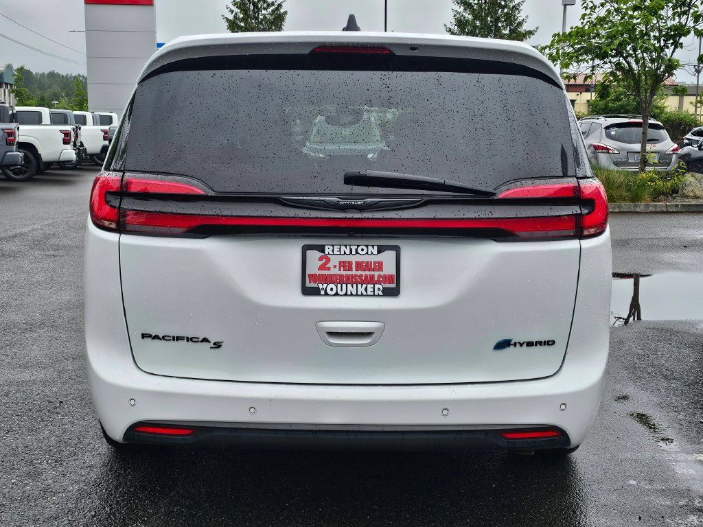 Used 2024 Chrysler Pacifica Limited FWD image 6