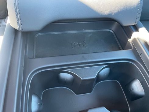 New 2024 Land Rover Defender 110 SE image 26