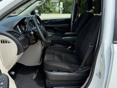 Used 2019 Dodge Grand Caravan SE w/ UConnect Hands-Free Group FWD image 16