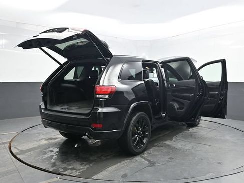 Used 2018 Jeep Grand Cherokee Altitude AWD/4WD image 43