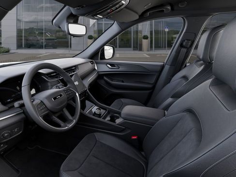 New 2025 Jeep Grand Cherokee Altitude image 24