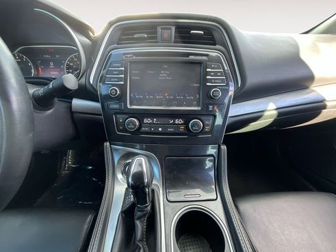 Used 2018 Nissan Maxima 3.5 SV image 11