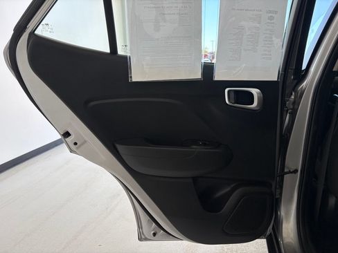 Used 2024 Hyundai Venue SEL FWD image 31