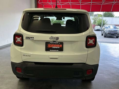 Used 2023 Jeep Renegade Latitude AWD/4WD image 4