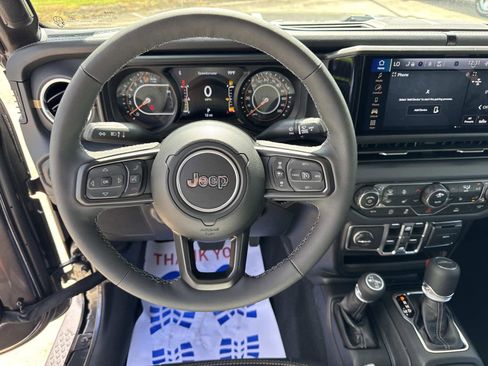 New 2025 Jeep Gladiator Sport image 37