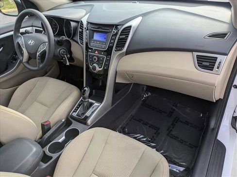 Used 2016 Hyundai Elantra GT image 19