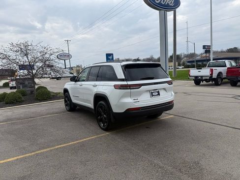 Used 2025 Jeep Grand Cherokee Altitude image 37