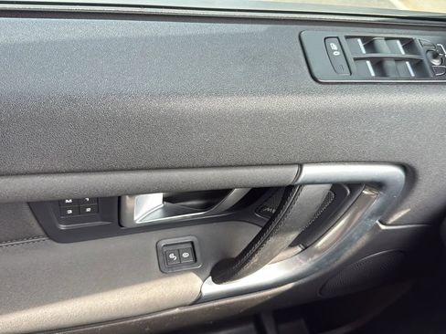 Used 2019 Land Rover Discovery Sport HSE image 21